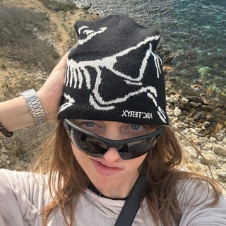 Логотип @v_spiiirt - Вика Сперанская