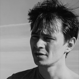 Логотип @vadik_pishet - Вадик пишет