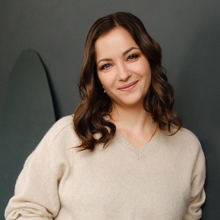 Логотип @valeria_sahinpro - Английский язык с Валерией Шахин SHINE