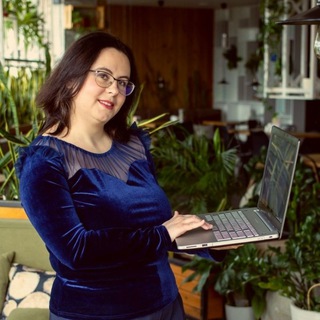 Логотип @valerie_in_translation - Заметки переводчицы