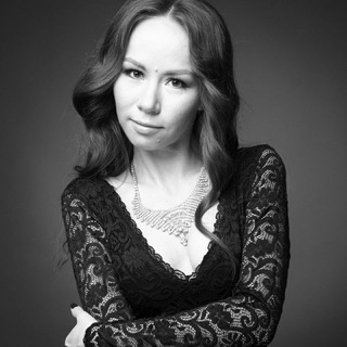 Логотип @valievareginastories - Нейросети. Готовые сторис и посты для ваших аккаунтов.