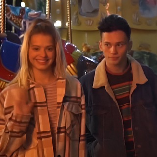 Логотип @valyushks - гифки с валей/юлей! !🎠