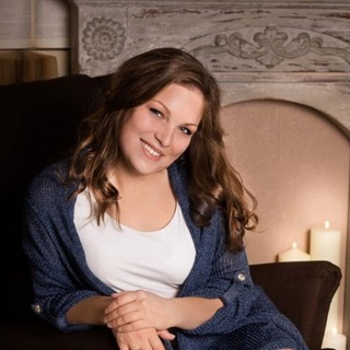 Логотип @varganova_maria_school - Школа лепки цветов Марии Варгановой