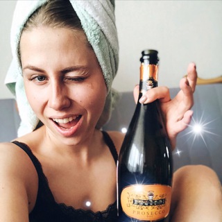 Логотип @vasha_stasha - Посиделки с Суворовой🍷