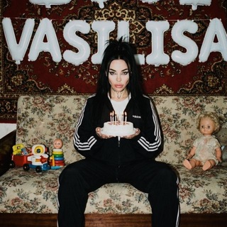 Логотип @vasilisa_in_the_house - бесконечная цикличность жизненных циклов