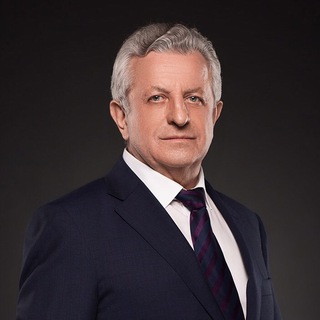 Логотип @vasylfarynnyk - Василий Фаринник