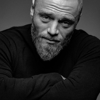 Логотип @vblokh - Valentin Blokh. Commercial Photographer.