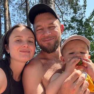 Логотип @vderevnes - СашаЛера. Жизнь в лесной деревне