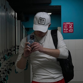 Логотип @vechno_belyy - BELYY