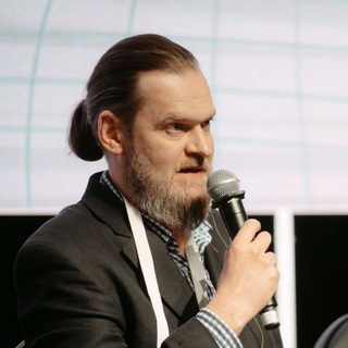 Логотип @veles_estate - Про квадраты