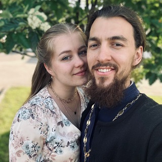 Логотип @veragolic - The Matushka 💐