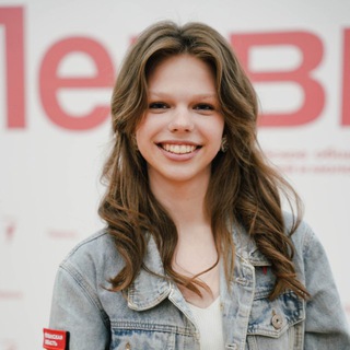 Логотип @vetochka_chel - веточка ели ❤️