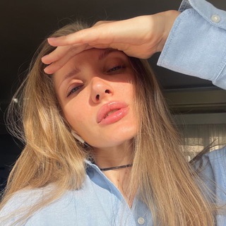 Логотип @vi_vecher - Вика Вечер 🫰🏽💭