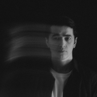 Логотип @viacheslav_daa - поэт Вячеслав Да. 18+