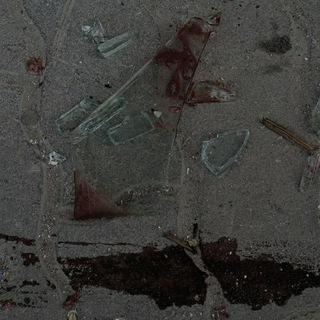 Логотип @vialov - разбитые осколки.