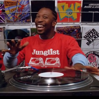 Логотип @vibe_me - ВАЙБ