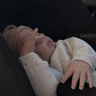 Логотип @vibeofmiron - vibe of Miron