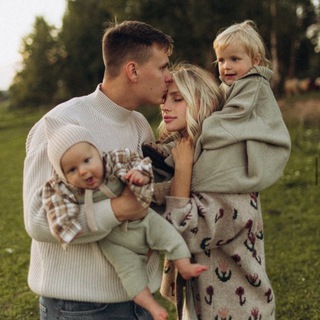 Логотип @vikaaaalisaaa - VikaaaAlisaa