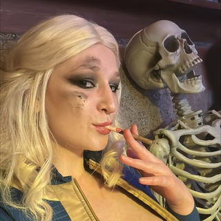 Логотип @vikaminskaya_cos - Vikaminskaya || COSPLAY 🖤