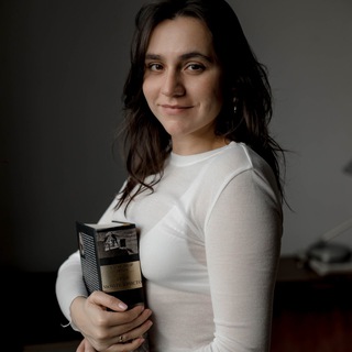 Логотип @vikdeybookworm - Vikdey’s weekdays