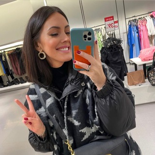 Логотип @vikistoremoscow - ⚜️СУМКИ ОБУВЬ АКСЕССУАРЫ ОДЕЖДА⚜️