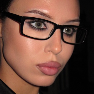 Логотип @vikkimua - vikki.makeup