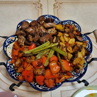 Логотип @vinnychron - Хроники Винни Пуха