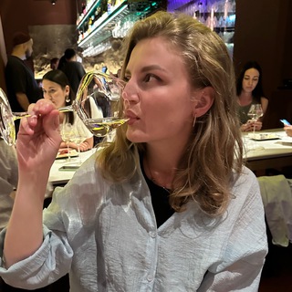 Логотип @vinokinoandmore - Vkus. Vino. And More