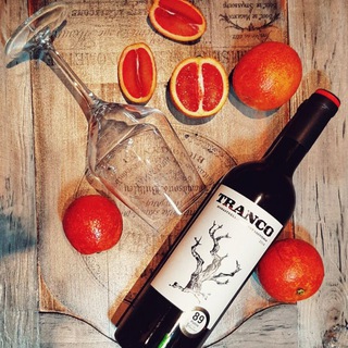 Логотип @vinokinoknigi - Рюмочная-читальня🍷📚