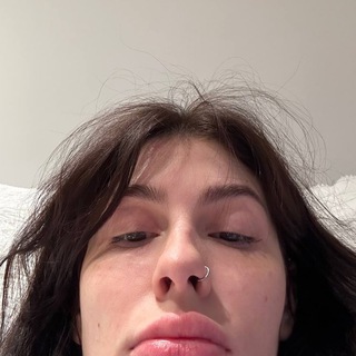 Логотип @visshbazar - вишневый садовод 🍒