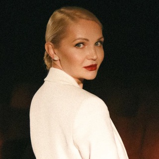 Логотип @vitalina_tut - Виталина на связи