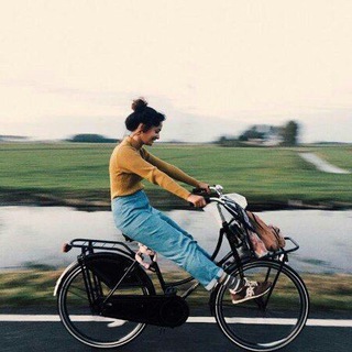 Логотип @vivilottaam - Vivi. Lotta. Ama.