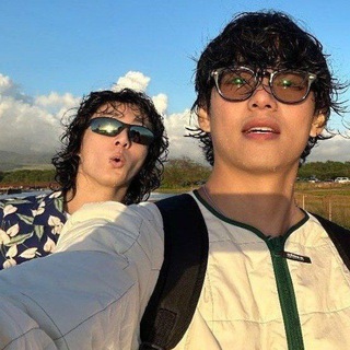 Логотип @vizyaltaetae_95_btsvkim - taekook world 𐤀(архів)