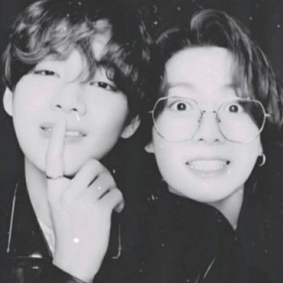 Логотип @vkookmax - обсуждение фф 🤍