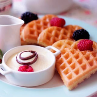 Логотип @vkusnyashka_eda - Вкусняшка