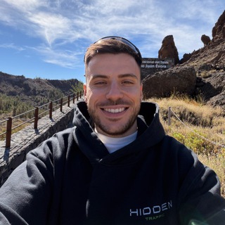 Логотип @vlad_lymanyuk - Влад Лиманюк | marketing & AI