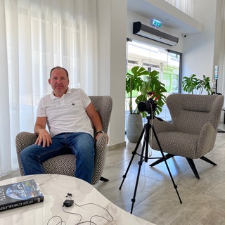 Логотип @vladimirprokopovich - Vladimir Prokopovich. English, Edtech, Education 🌍💙