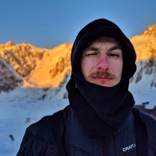 Логотип @vladkhilchenko - Влад, той що «Однією Правою»