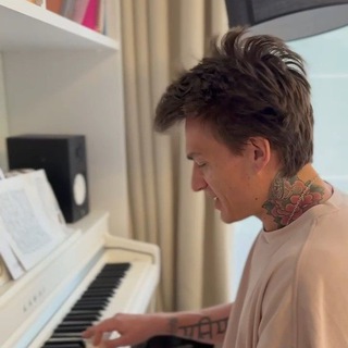 Логотип @vladtopalovofficial - Vlad Topalov ️️️️🔵