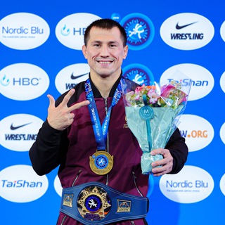 Логотип @vlasovroma1990 - Роман Власов