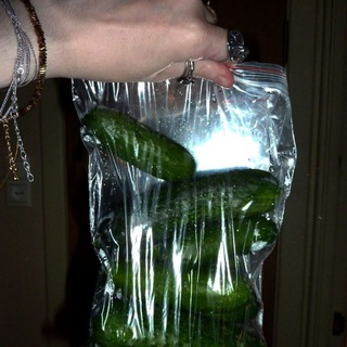 Логотип @vlazhnyperepel - Горячие огурцы