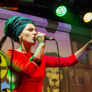 Логотип @voc_lab - •Papuá School• с Катарин