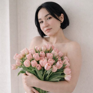 Логотип @vodnomflacone - в одном флаконе 🧴