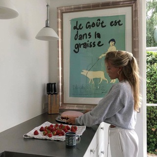 Логотип @voghuemilk - chat changes<3