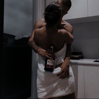 Логотип @voguekalpaeva - V O G U E 🥀