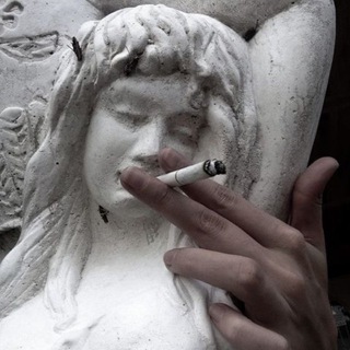 Логотип @voguevaulttt - VougeVault