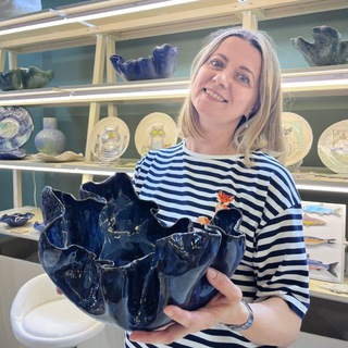 Логотип @volvachirina_artceramics - Авторская керамика Ирины Вольвач