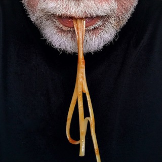 Логотип @vontotman - Вон тот мужчина за столиком