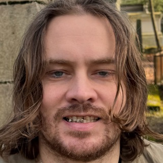 Логотип @voprosipoznaniya - Faux_Username