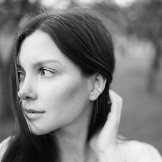 Логотип @vot_i_ona - Касаться нежностью🕊